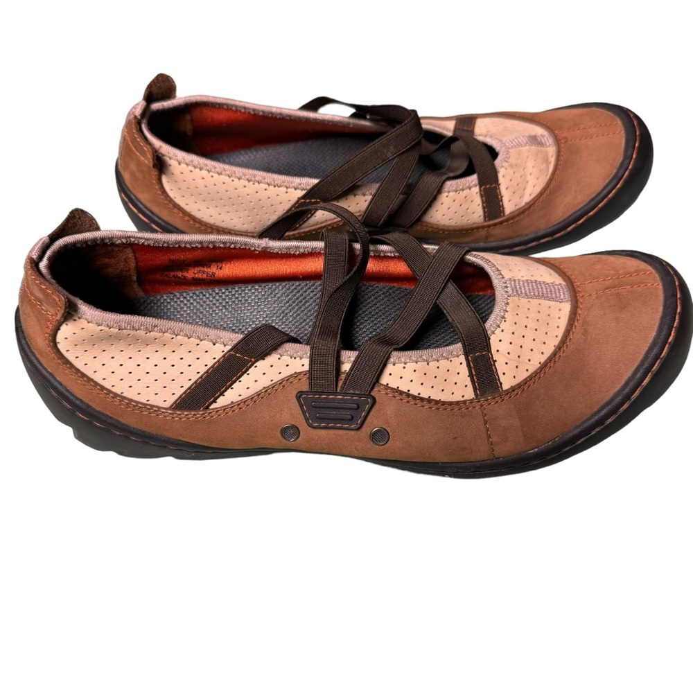 Clarks Brown and Tan Flats